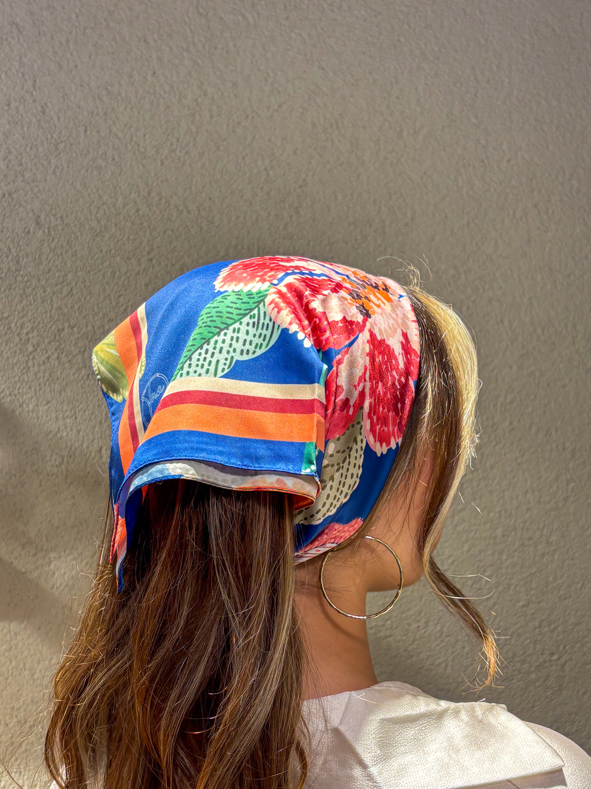 ÇİÇEKLİ KANATLAR Desen Bandana/Fular