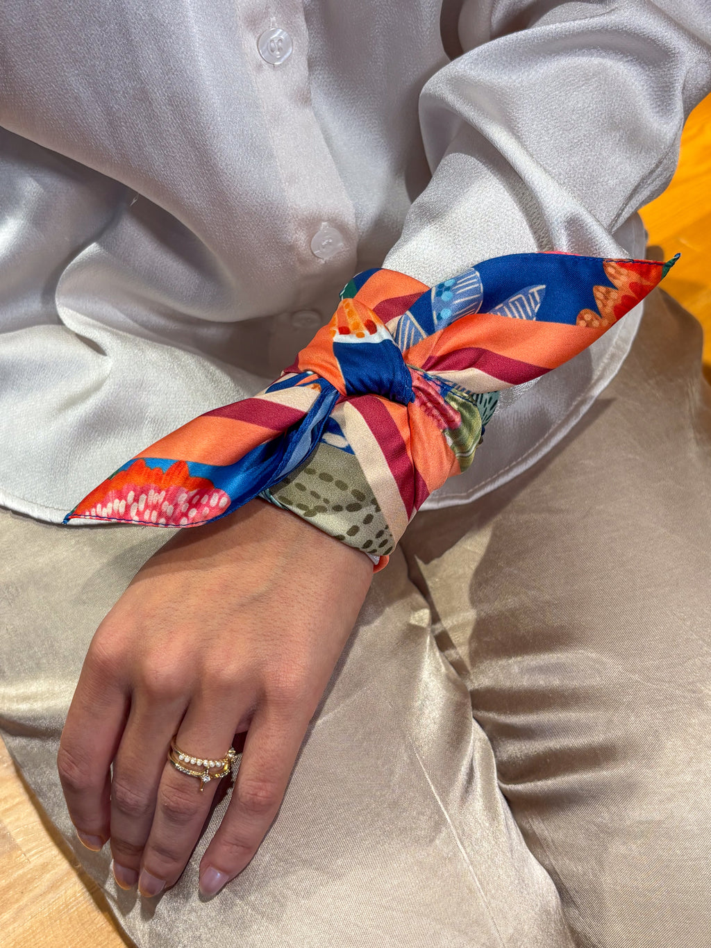 ÇİÇEKLİ KANATLAR Desen Bandana/Fular