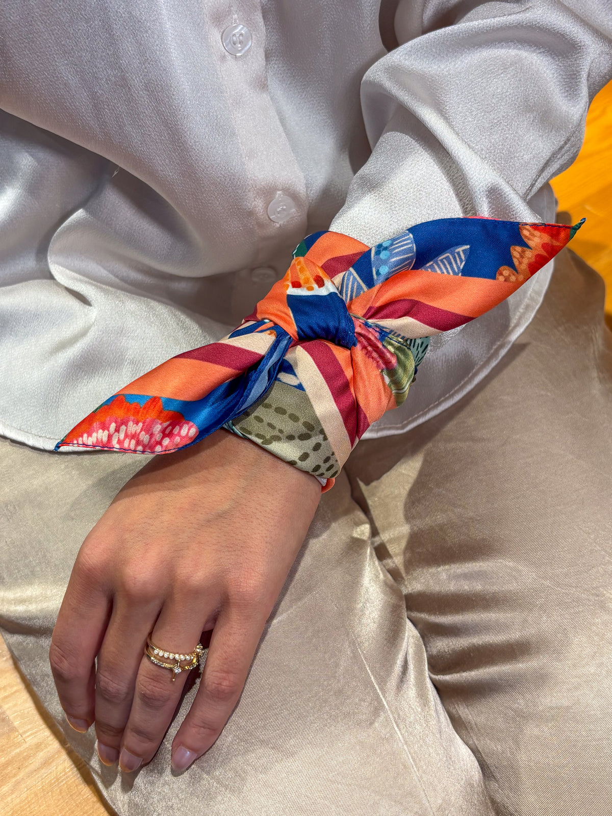 ÇİÇEKLİ KANATLAR Desen Bandana/Fular
